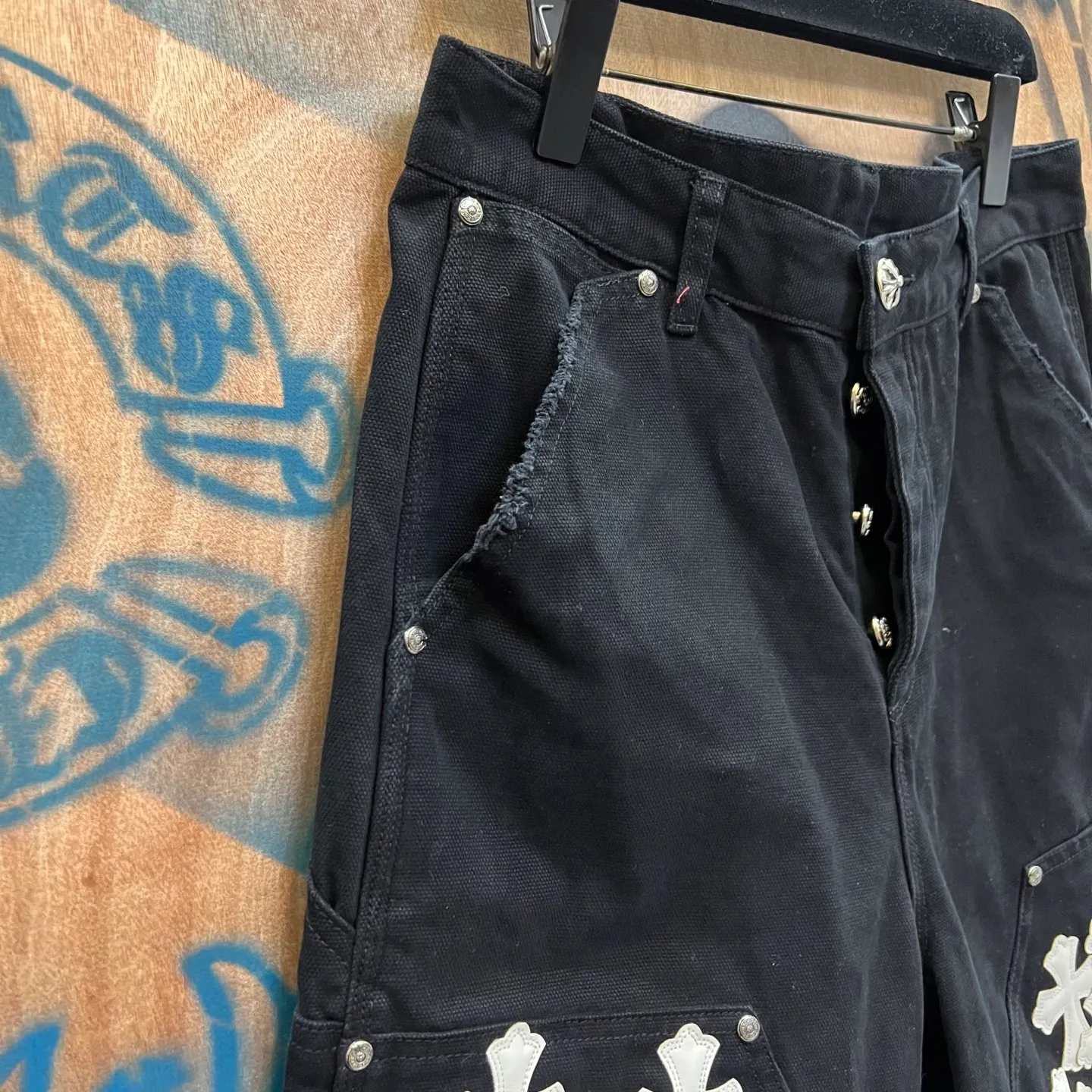 P520 chrome hearts limited series new city limited jeans Chrome Hearts city limited denim shorts vintage levis American made 501 505 517 base version remake Levis American made 501 base version imported sheepskin 925 silver remake Customers provide waist and pants length or height and weight. The studio will select the most suitable base version for you to remake. There are many people doing remakes in the market. Don’t belittle or comment. The difference is visible to the naked eye. See and compare for yourself #CHROME HEARTS Unisex style